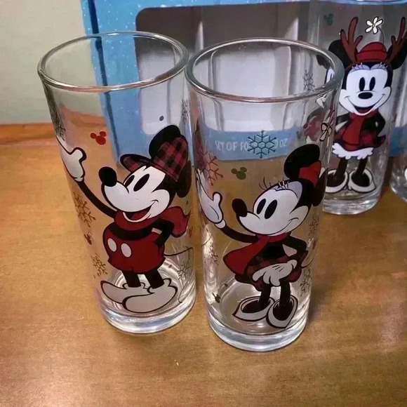 NWOT Disney Zak Mickey Minnie Mouse Glassware  Set of 4 Pint Christmas - Picture 6 of 16